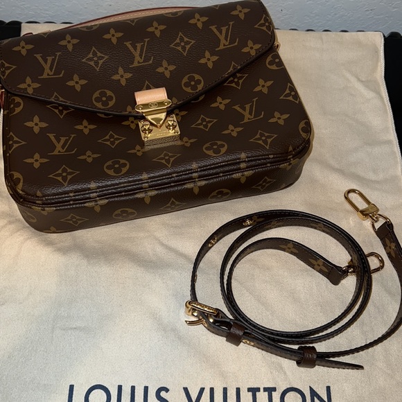 Louis Vuitton Handbags - LOUIS VUITTON POCHETTE MÉTIS